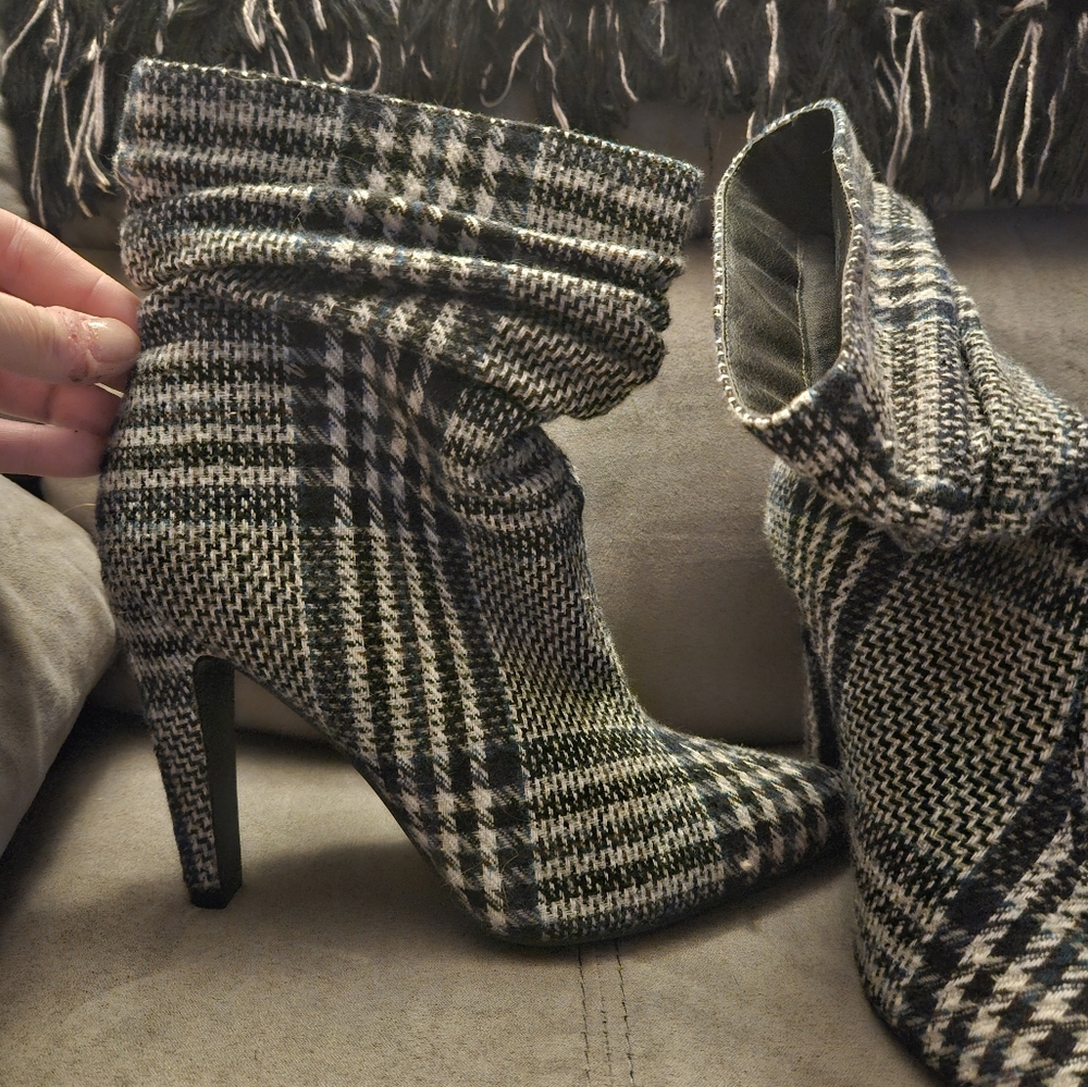 Like New / Cute Slouchy Boots / Black / Gray and Navy Plaid / Size 8.5